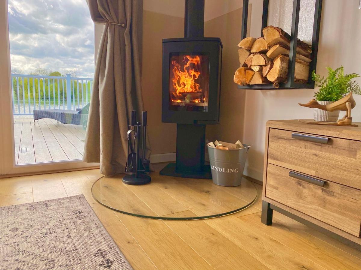 Cotswolds Lakeside Lodge - Nesbitt'S Nest South Cerney Luaran gambar
